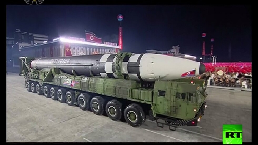لأول مرة.. كوريا الشمالية تعرض أكبر وأحدث صواريخها العابرة للقارات