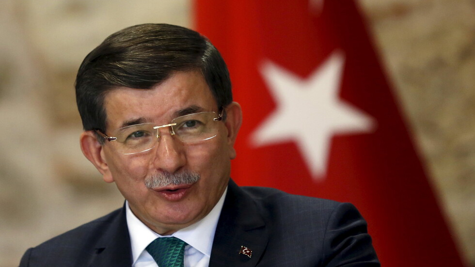 أحمد داوود أوغلو: أردوغان وأسرته أكبر مصيبة حلت بتركيا