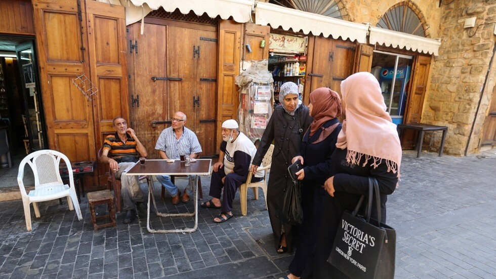 لبنان يغلق 169 بلدة مع ارتفاع إصابات كورونا