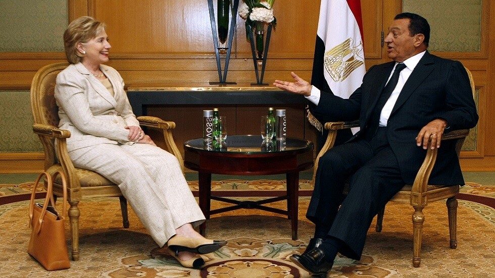 "رسائل كلينتون" تكشف رؤية الأمريكيين لمبارك وعمر سليمان و"الإخوان" أيام ثورة يناير