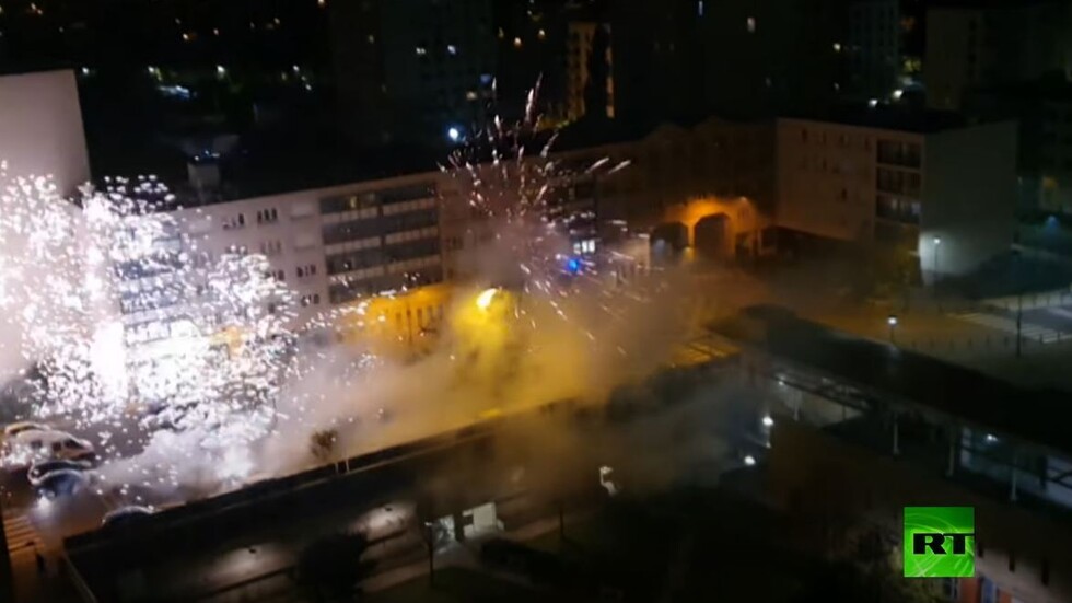 هجوم بألعاب نارية على مركز للشرطة في ضواحي باريس