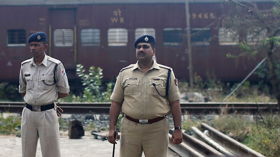 الشرطة الهندية مطالبة بتخفيض "الكروش"