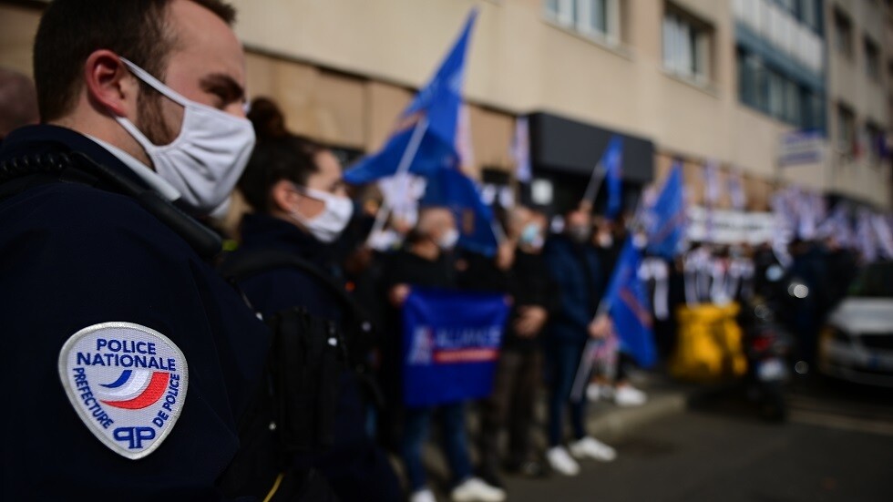 الشرطة الفرنسية تطلب الحماية بعد تعرض مخفرها لهجوم بالمفرقعات