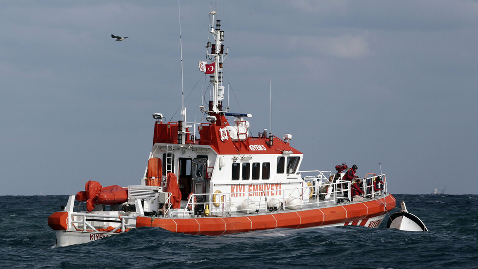 تركيا: خفر السواحل ينقذ 25 طالب لجوء