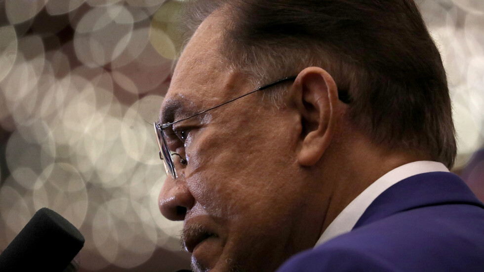 زعيم المعارضة الماليزية يلتقي بالملك في مسعى لتكليفه بتشكيل الحكومة