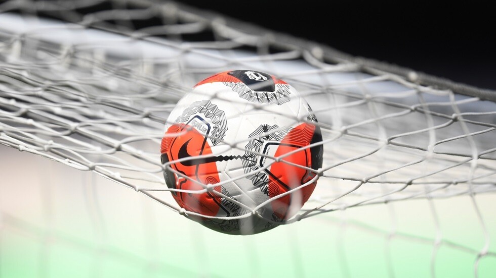 شاهد.. هدف بلمسة سحرية بعدة تمريرة من الحارس