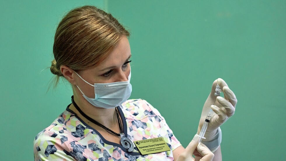 توصية هامة بما يجب التأكد منه قبل التطعيم باللقاح المضاد لفيروس كورونا