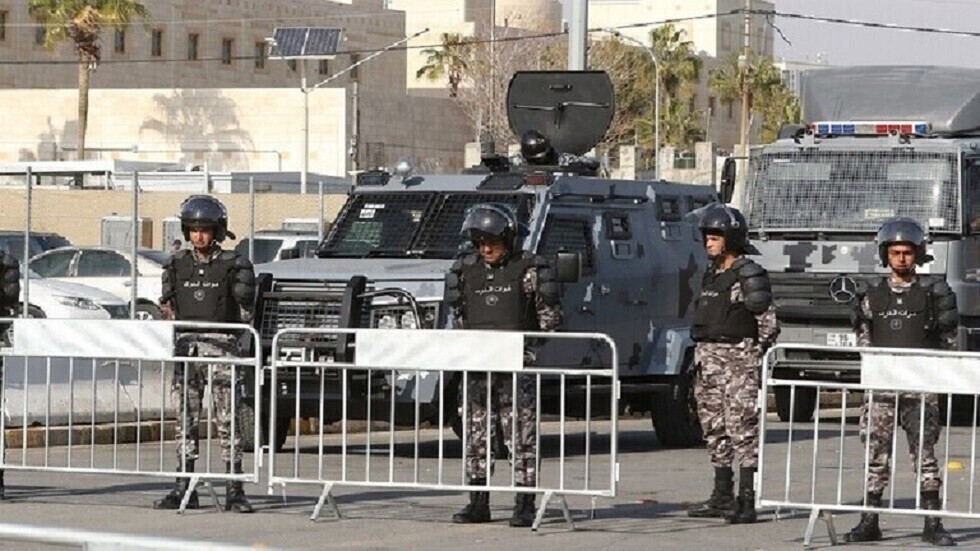 الأردن.. صافرات الإنذار تدوي إيذانا بسريان حظر التجول
