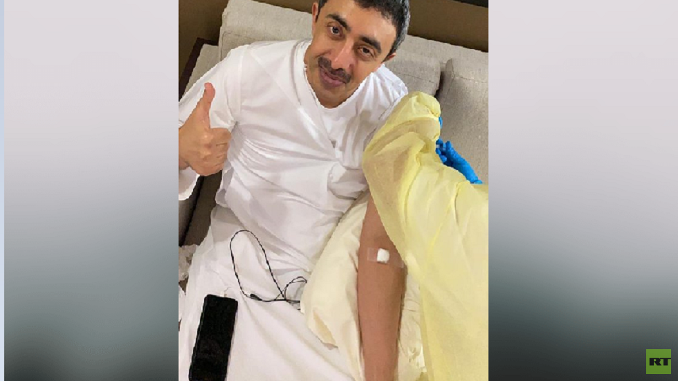 عبد الله بن زايد يعلن تلقيه لقاح كورونا (فيديو)