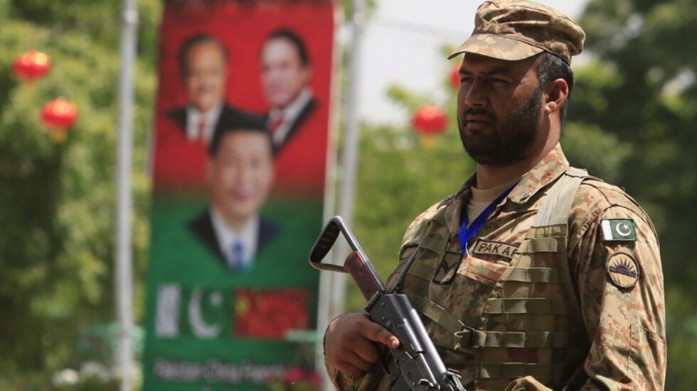 مقتل 15 شخصا في كمين بباكستان قرب منطقة عالية الأهمية للمصالح الصينية