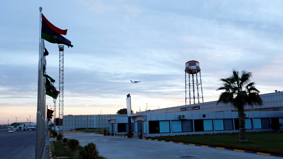 لأول مرة منذ نحو عامين.. طائرة قادمة من طرابلس تهبط من بنغازي