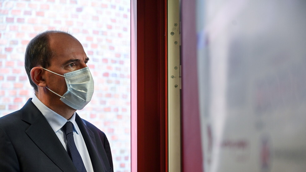 فرنسا تؤكد عزمها الرد بحزم وبأشد الطرق على قتل المدرس في إحدى ضواحي باريس