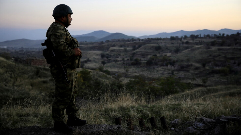أرمينيا وأذربيجان تتبادلان الاتهامات بانتهاك الاتفاق الجديد لوقف إطلاق النار