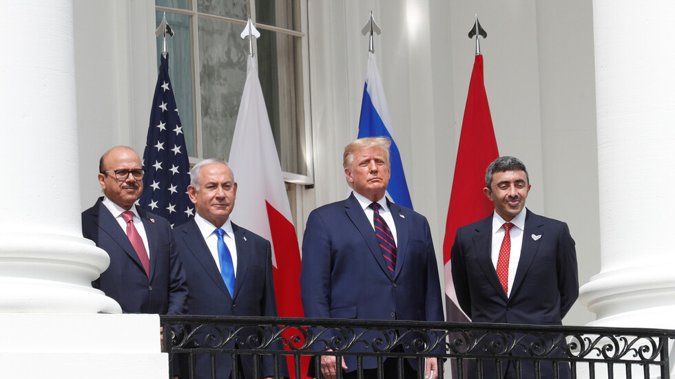 صحيفة إسرائيلية تحيي أهل البحرين بالمانشيت العريض وباللغة العربية