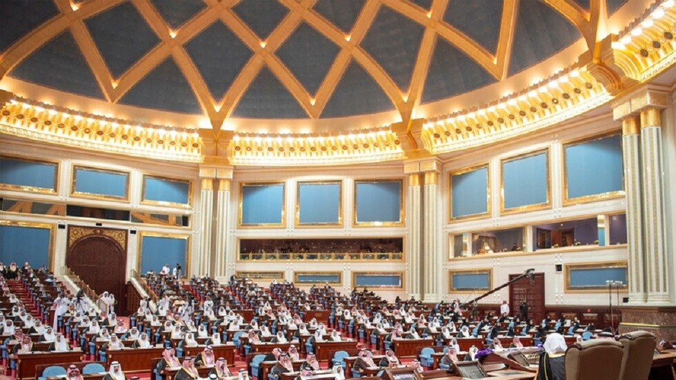 من هي حنان الأحمدي التي عينت مساعدا لرئيس مجلس الشورى السعودي؟