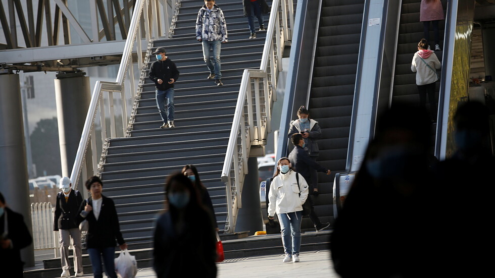 الصين تسجل 13 إصابة جديدة بفيروس كورونا جميعها وافدة