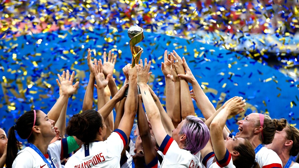 عرض ثلاثي يسعى لتنظيم كأس العالم للجنس اللطيف - 2027