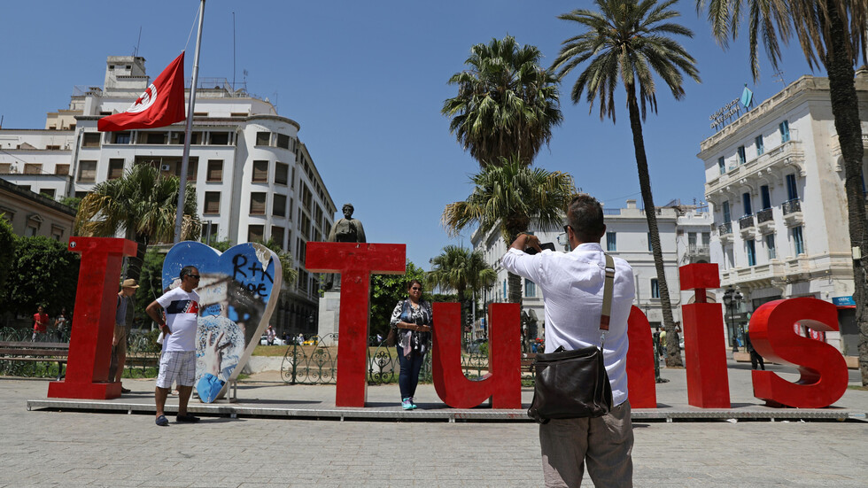 فرض حظر تجول شامل في تونس بدء من يوم غد الثلاثاء للحد من انتشار كورونا