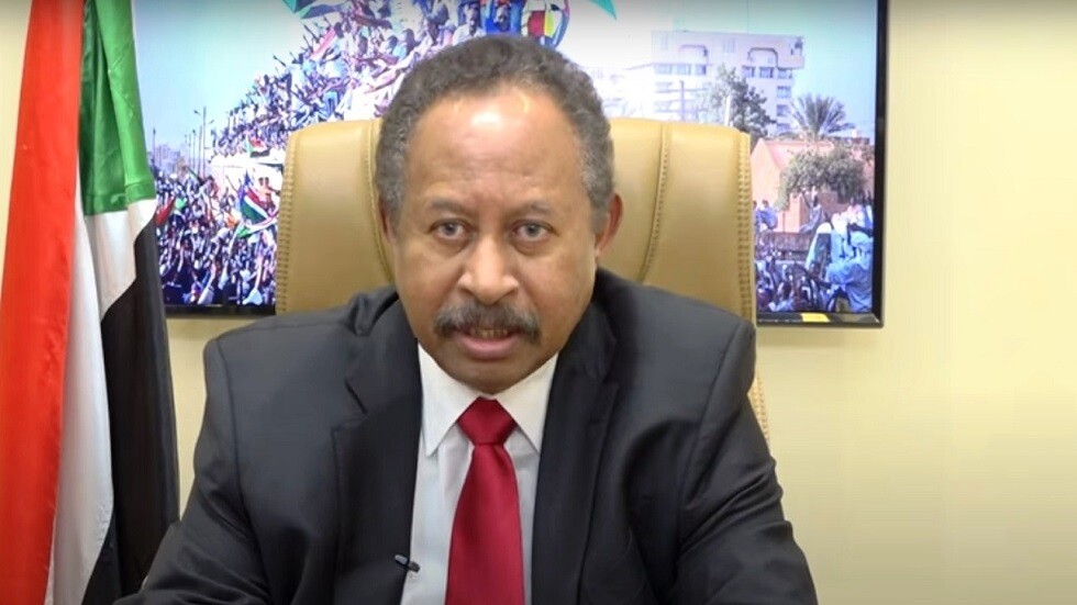 رئيس الوزراء السوداني: استطعنا خفض العقوبات من 10 مليارات دولار إلى بضع مئات من الملايين