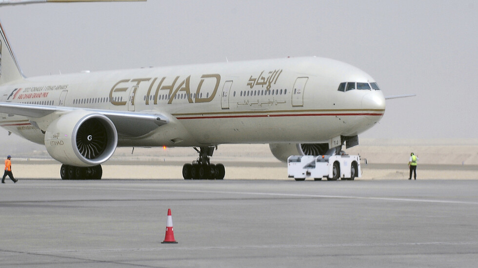 وفد حكومي إماراتي يتوجه إلى إسرائيل في أول زيارة رسمية