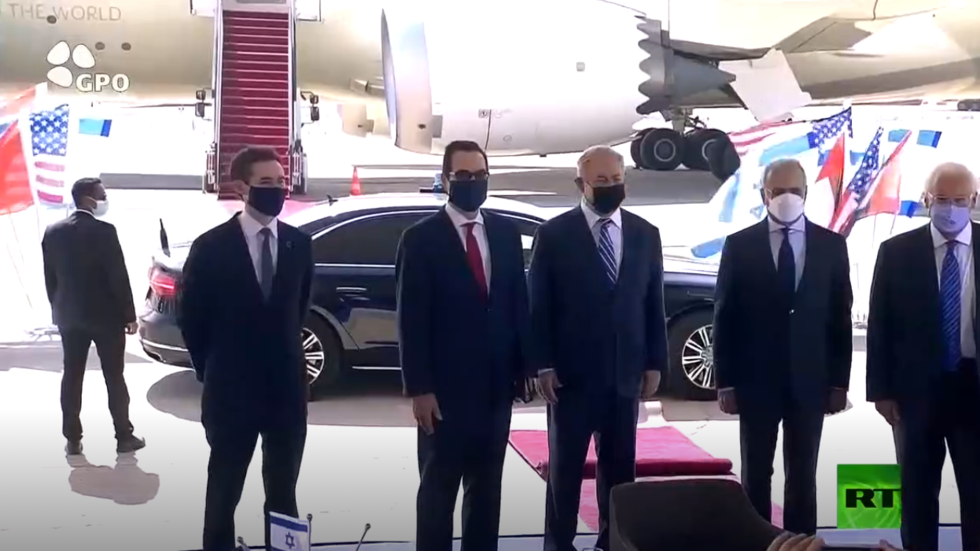 وصول وفد إماراتي رفيع المستوى على متن طائرة إماراتية إلى مطار تل أبيب