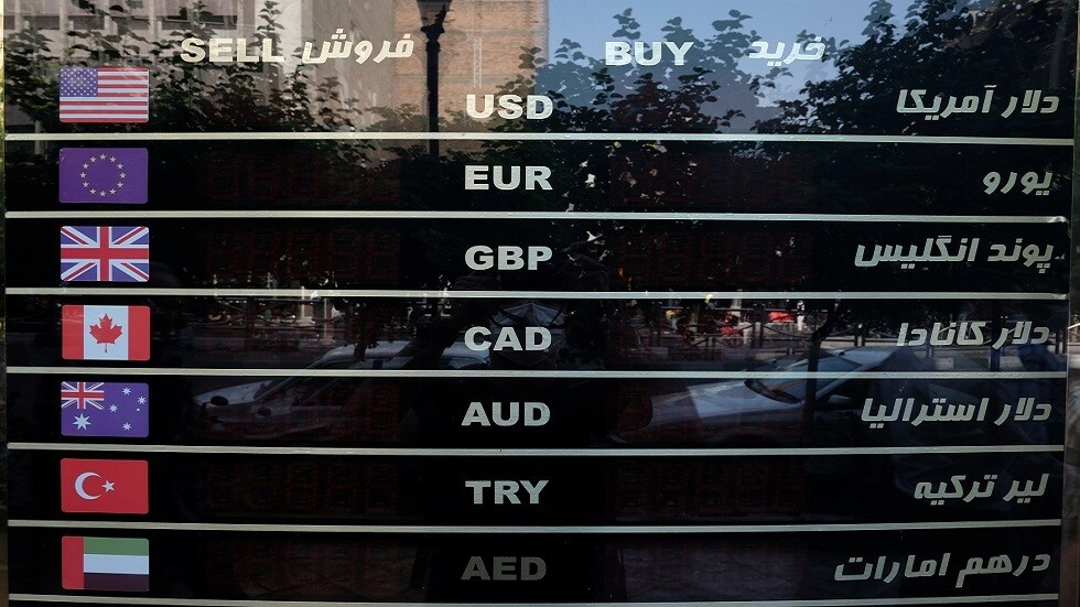 الريال الإيراني يسجل أعلى مستوى في شهر