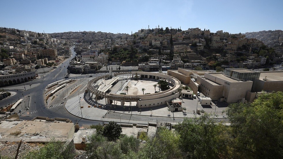 الحكومة الأردنية توضح سبب اختيار الجمعة للحظر الشامل