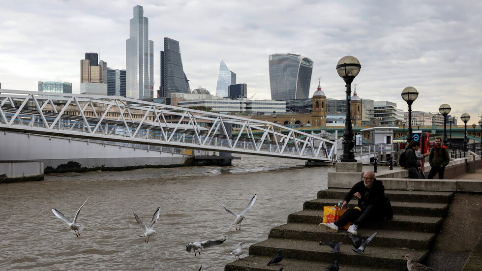 بريطانيا تسجل ارتفاعا غير مسبوق للإصابات بفيروس كورونا