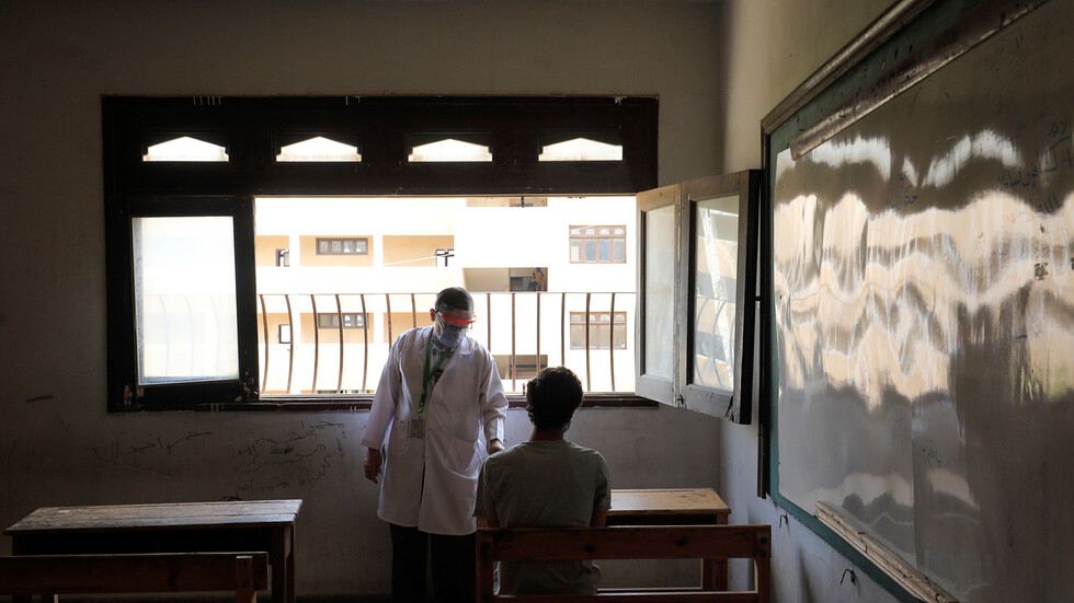 تحرك عاجل بعد واقعة مشاهدة أفلام إباحية على شاشات مدرسة مصرية (صور)