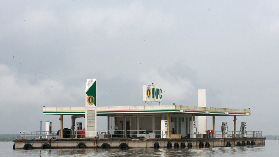 انخفاض أسعار النفط بسبب مخزونات البنزين