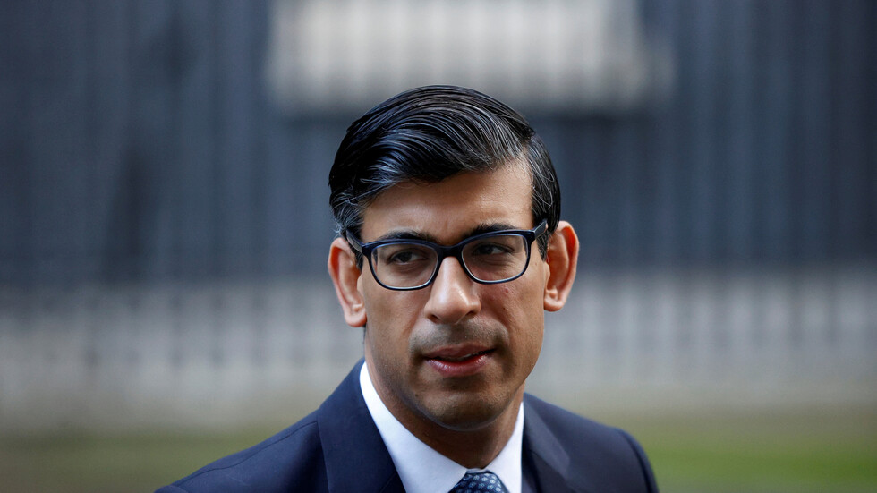 وزير المالية البريطاني يعلن عن منحة قدرها 2100 جنيه إسترليني شهريا