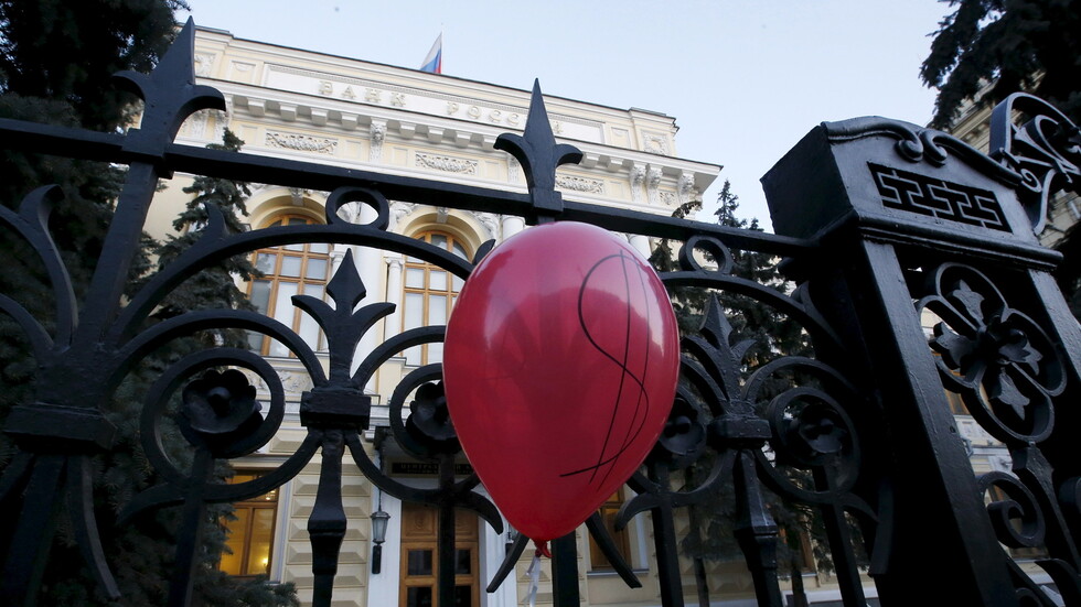 البنك المركزي يحسن توقعاته لأداء الاقتصاد الروسي