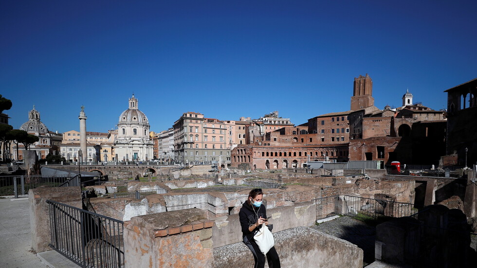 كورونا في إيطاليا.. الإصابات اليومية تتخطى لأول مرة الـ19 ألفا