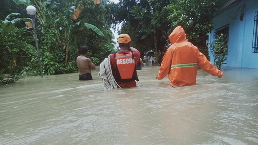 الفلبين.. إعصار "مولاف" يضرب المنازل ويشرد الآلاف