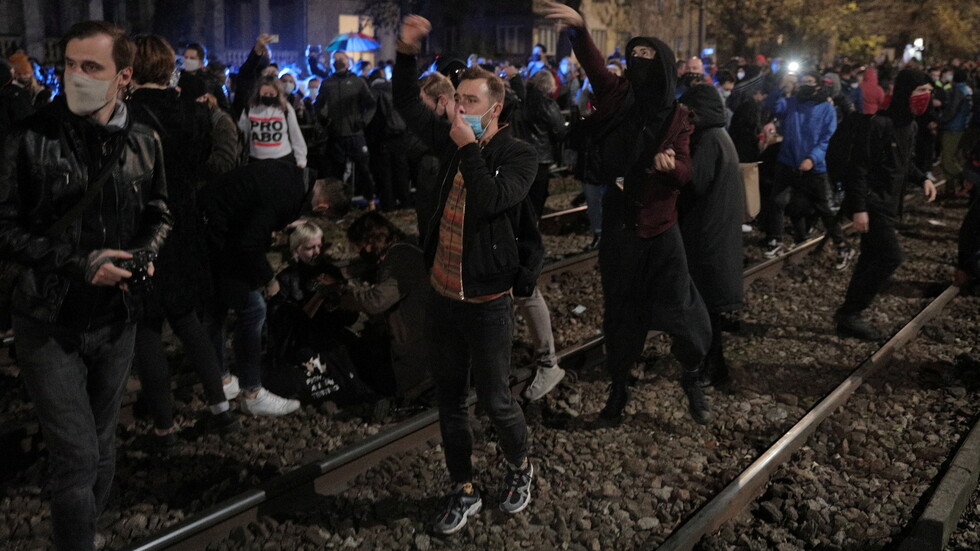 اعتصامات في بولندا أمام الكنائس تنديدا بمنع الإجهاض إلا في حالات استثنائية