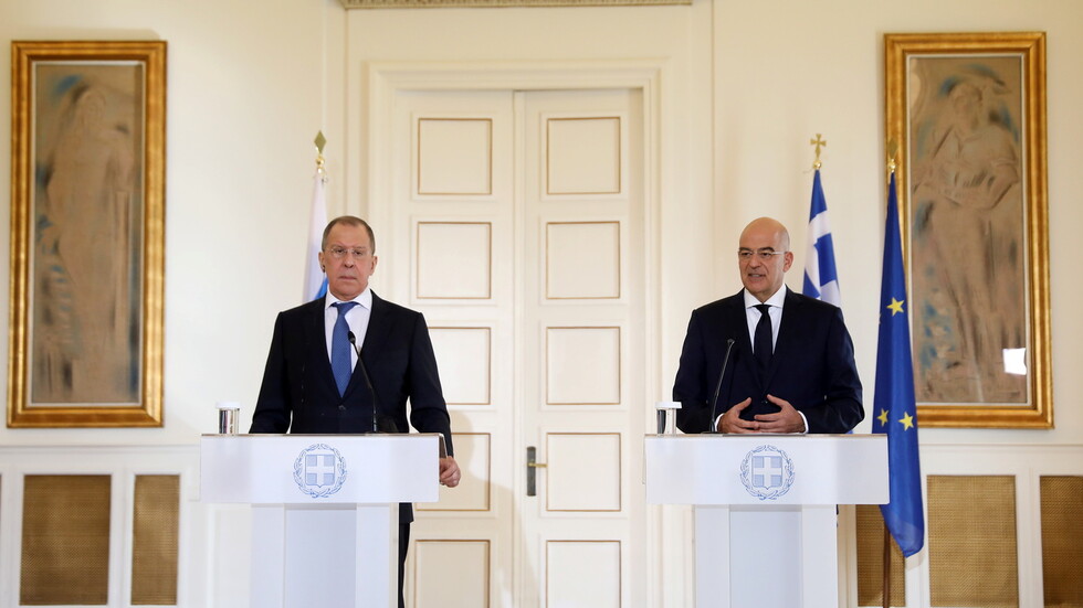 وزير خارجية اليونان للافروف: تركيا تحولت إلى وكالة سفر للجهاديين