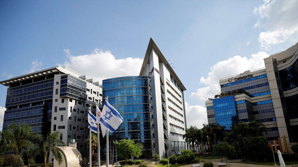 الاستخبارات الإسرائيلية تستعرض فوائد التطبيع مع السودان