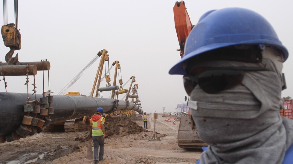 النفط يصعد لكن الآفاق قاتمة