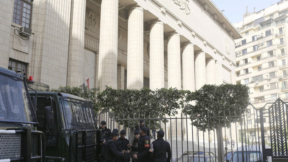 غلطة توقع سيدة متهمة بالاشتراك في عشرات المقاطع الإباحية في يد الشرطة المصرية