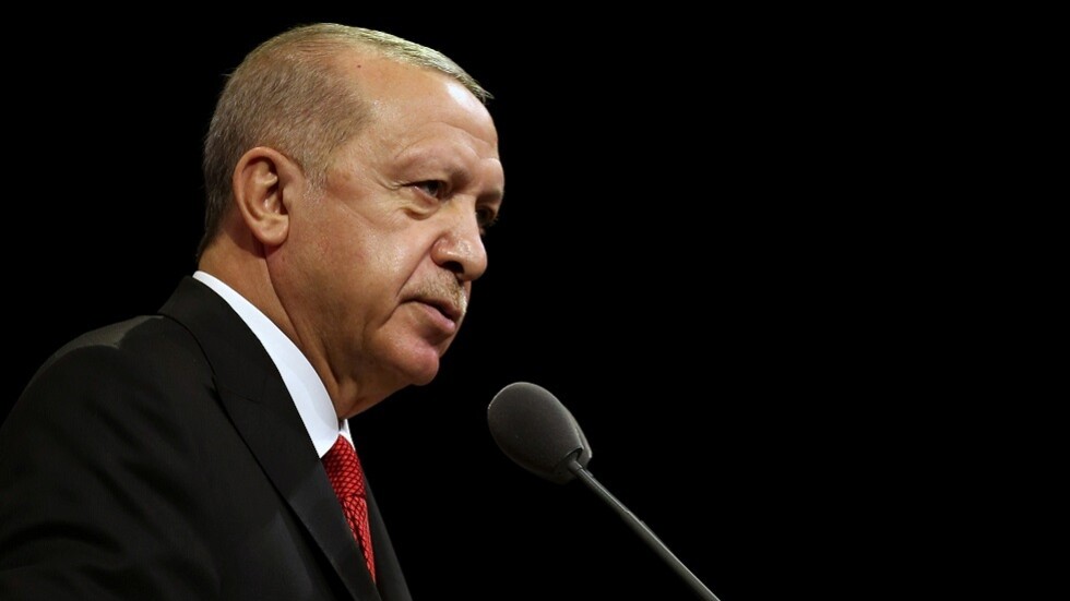 "شارلي إيبدو" تنشر صورا كاريكاتورية لأردوغان