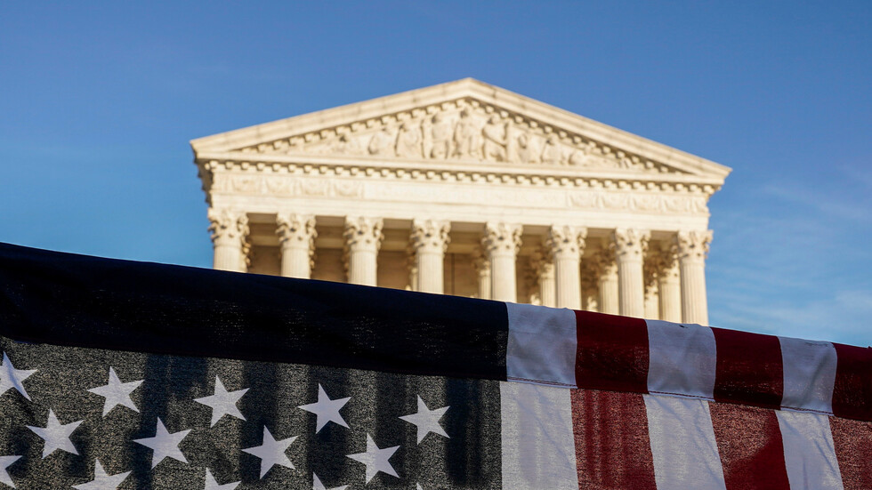 السفارة الأمريكية في الرياض تحذر رعاياها من احتمال وقوع هجمات بصواريخ و"درونز"