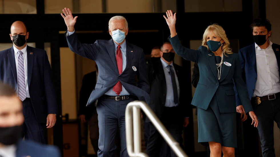 بايدن يدلي بصوته في ديلاوير