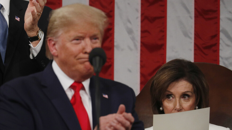 ترامب يتبنى اقتراحا بإرسال بيلوسي إلى المريخ!