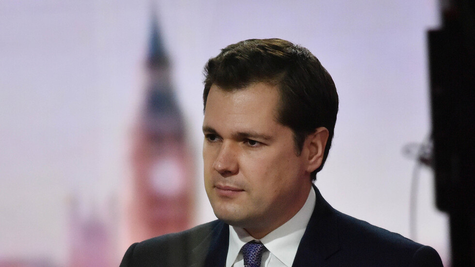 وزير بريطاني يحذر من أن الشرطة قد تفرق التجمعات العائلية في عيد الميلاد