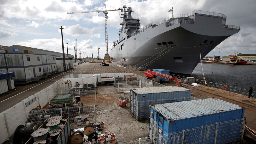 قائد القوات البحرية المصرية يكشف تفاصيل جديدة بشأن "ميسترال"