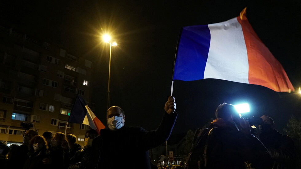 السفارة الفرنسية بالسعودية تدعو رعاياها لاتخاذ أقصى درجات الحيطة والحذر