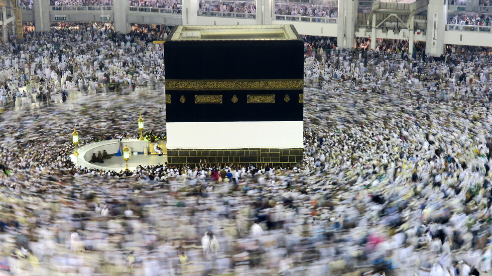 وزارة الحج والعمرة السعودية: أداء مناسك العمرة متاح لمسلمي العالم