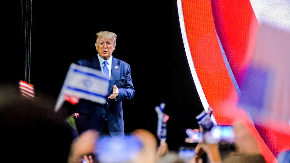 تقرير: ترامب وافق على إمداد إسرائيل بمقاتلات وقنابل تعهدت واشنطن بعدم تصديرها لأي دولة