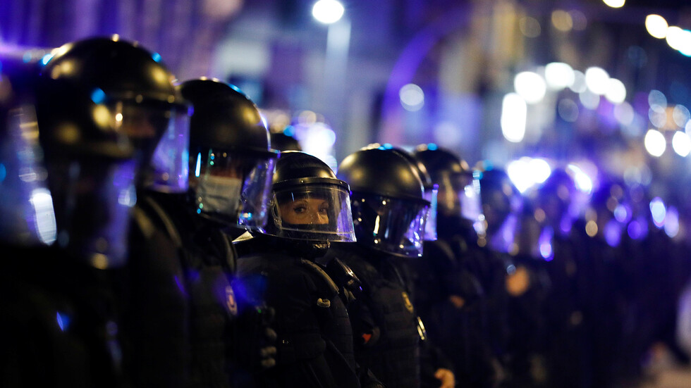 الأمن الكتالوني يلقي القبض على "مغربي" أشاد بالهجوم الإرهابي على المدرس الفرنسي