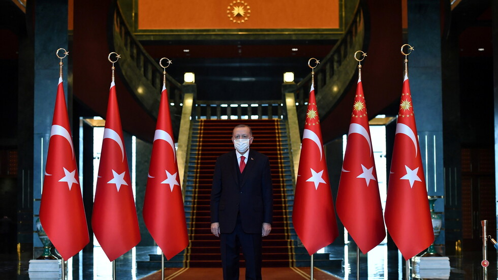 أردوغان يتوجه لتفقد منطقة الزلزال في إزمير